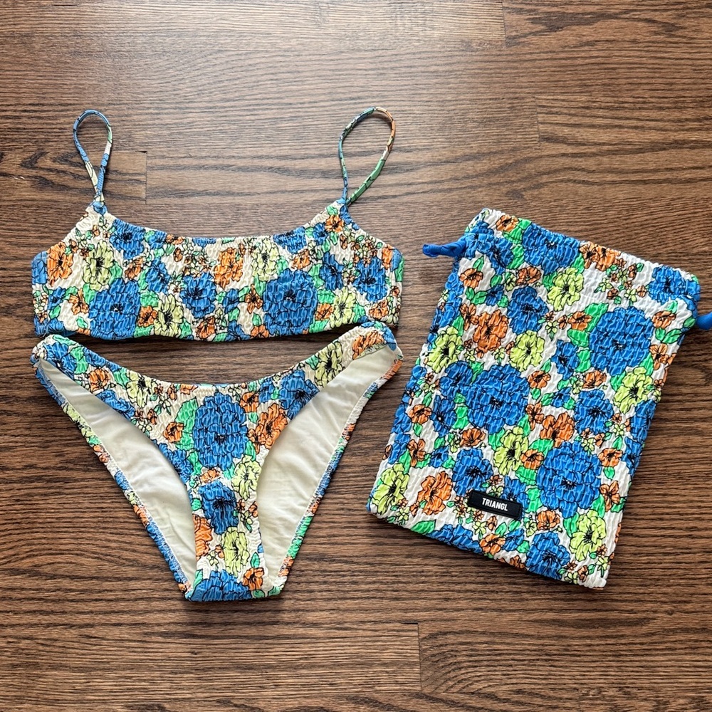 Triangl Bikini Set with Pouch